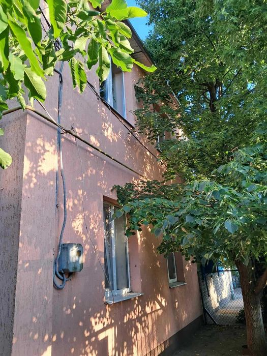 Продам 2-х этажный дом, выход к РЕКЕ. Гараж.