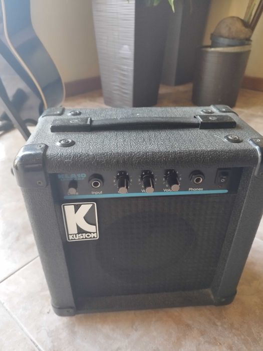 Guitarra Cort X1 com amplificador de 10 watts