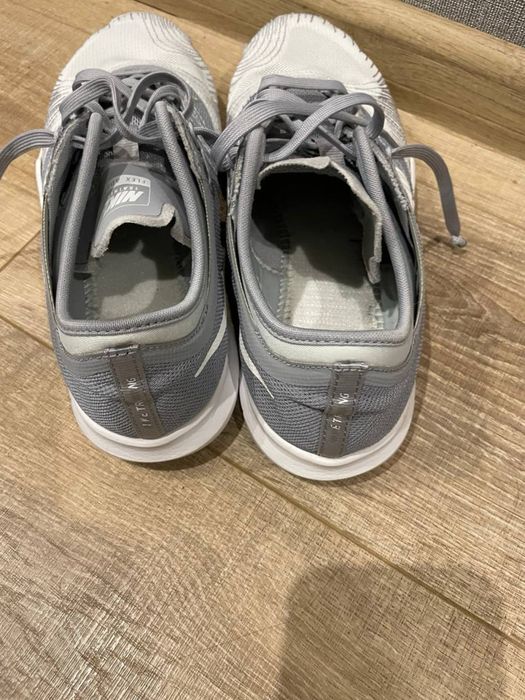 Кросівки nike жіночі