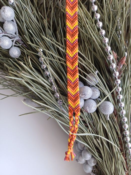 Pomarańczowa bransoletka na rękę z muliny