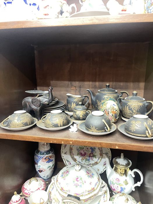 Loica antiga  portuguesa e asiatica