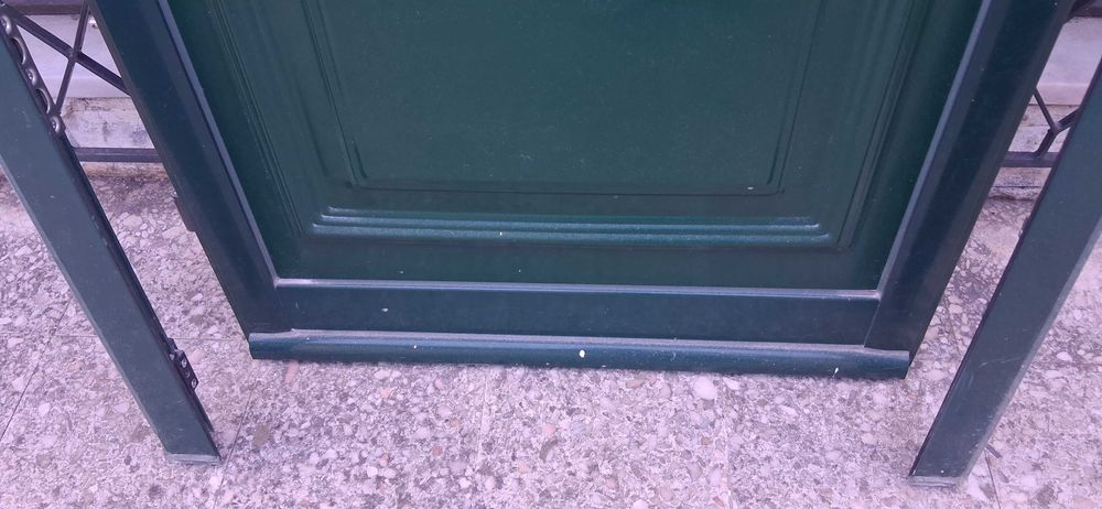 Vendo porta entrada com guarnição em PVC