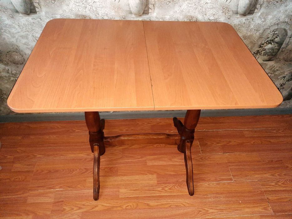 Розкладний кухоний стіл