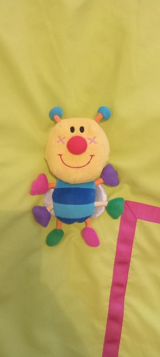 Гусеница музыкальная яркая