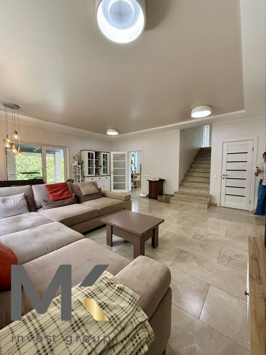 Будинок з ремонтом , басейном та банею. Лісова Буча. Продаж без %