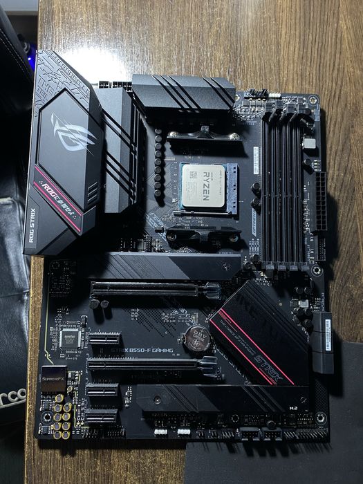 Płyta główna ASUS B 550-F + karta wifi