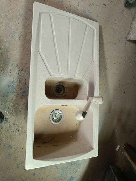 Zlewozmywak beżowy z ociekaczem  bateria