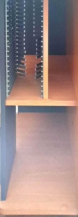 Secretária com muita arrumação, porta CD, suporte para impressora e +