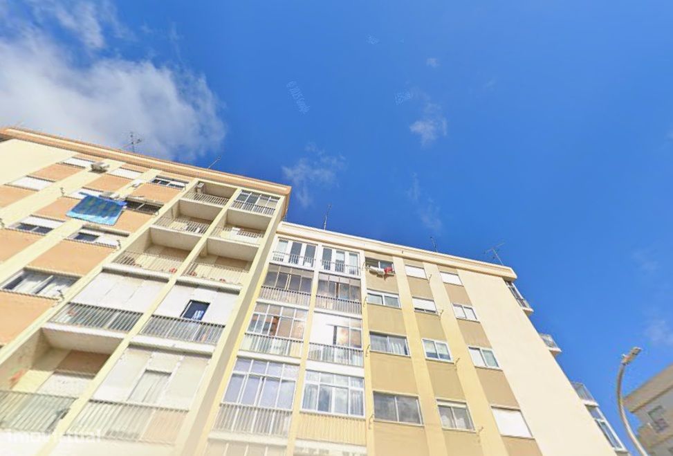 Apartamento T3 em Setúbal num 3º andar em prédio com elevador