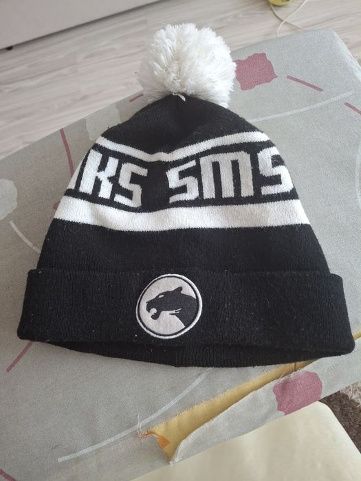 Czapka z pomponem czarna