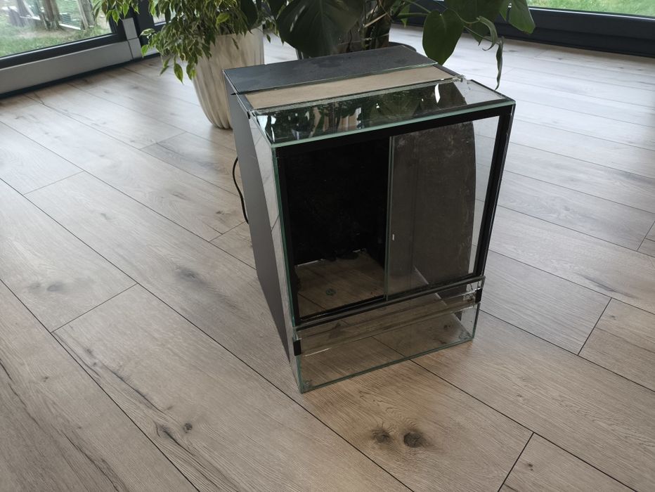 Terrarium pionowe dla Gekona z wodospadem 30x30x40