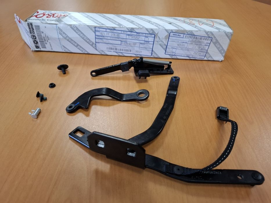 Peça dobradiça alavanca direita da capota FIAT 500 C Original Nova OEM 77365252