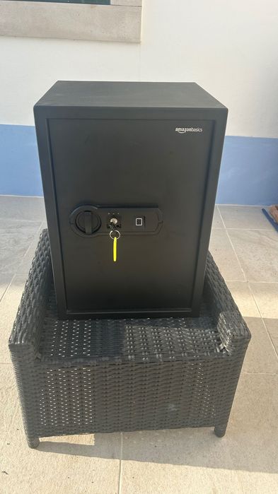 Cofre Amazon Basics com Impressão Digital e Chave