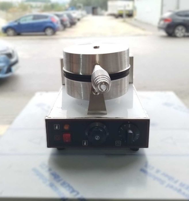 Máquina de Waffles Elétrica - NOVA