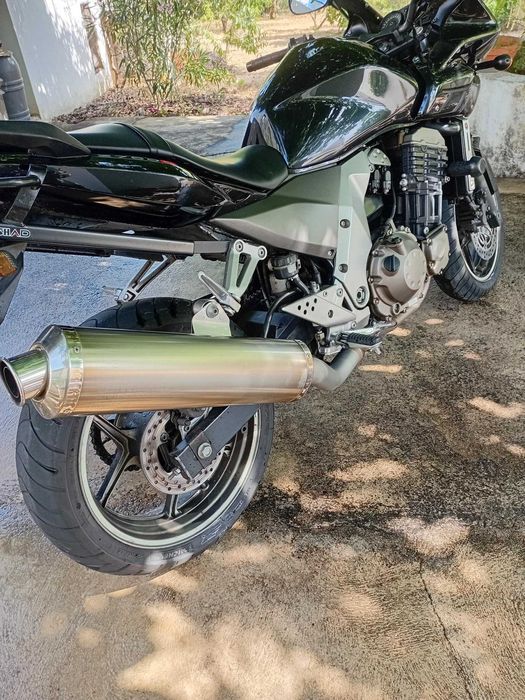 Kawasaki Z750S em bom estado