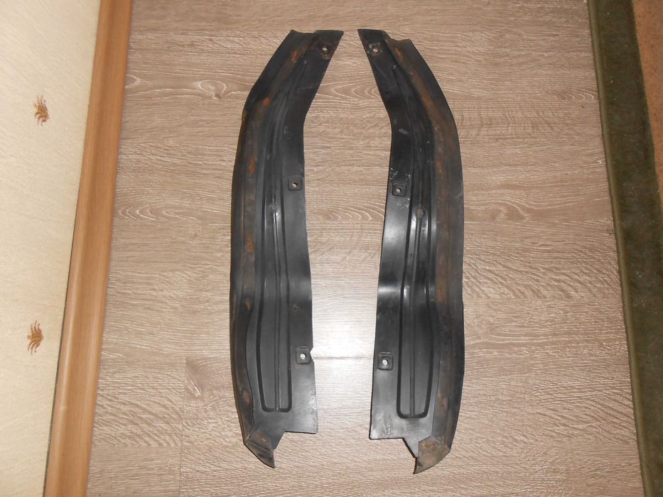 Підкрилки   ваз 2104  передні  штатні  заводські!