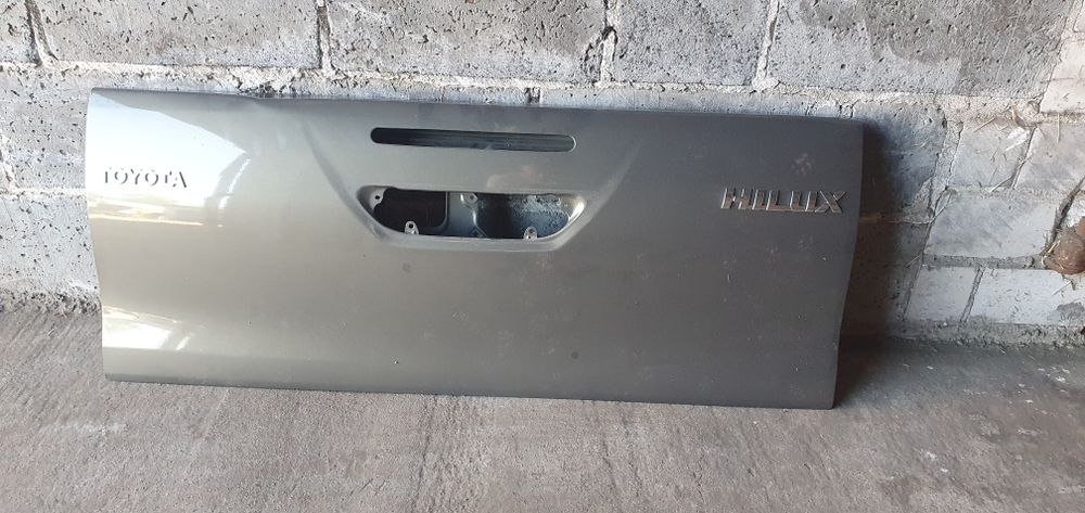 Burta/Klapa Toyota Hilux