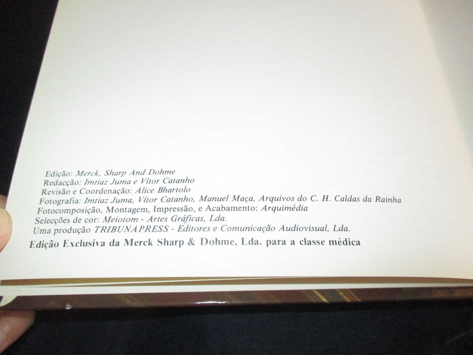 Livro Arte e Religião nos Hospitais de Portugal Merck