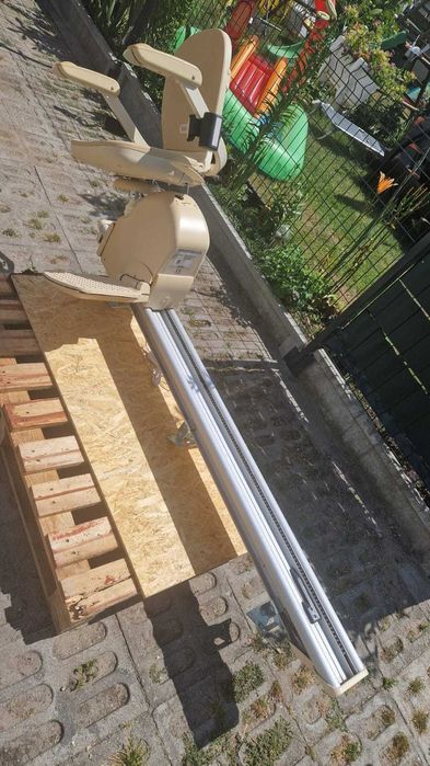 Winda schodowa zewnętrzna Brooks krzesło podnośnik inwalidzka prosta