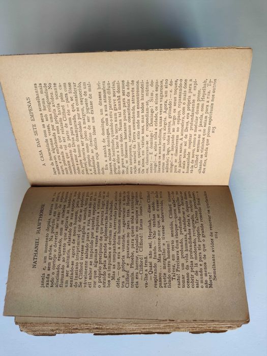 A Casa das Sete Empenas, Nathaniel Hawthorne. Portugália Editora 1948?