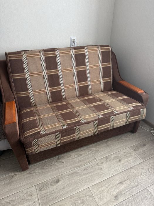 Розкладрий диван , самовивіз , спальне місце 1.20х2.00