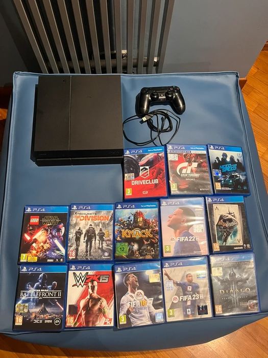 PlayStation 4 com 12 Jogos e 2 Comandos