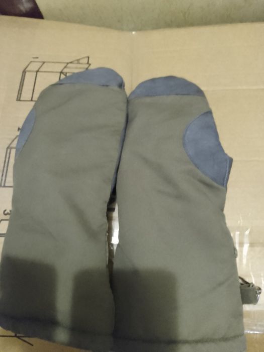 Перчатки   серые