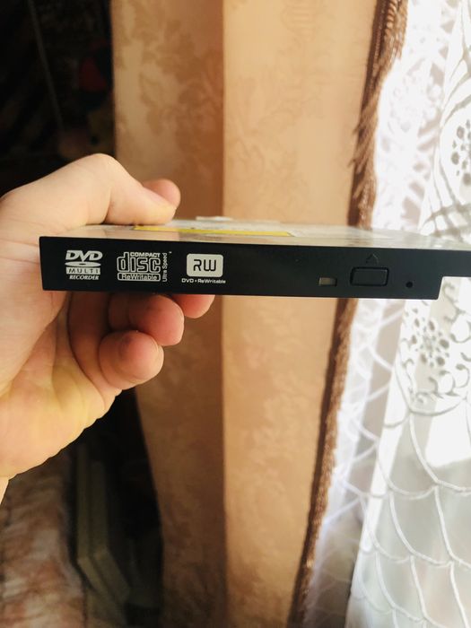 Продам ссд-250гб оперативна память-2гб дисковод.