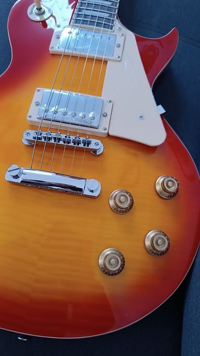 Guitarra Vintage V100