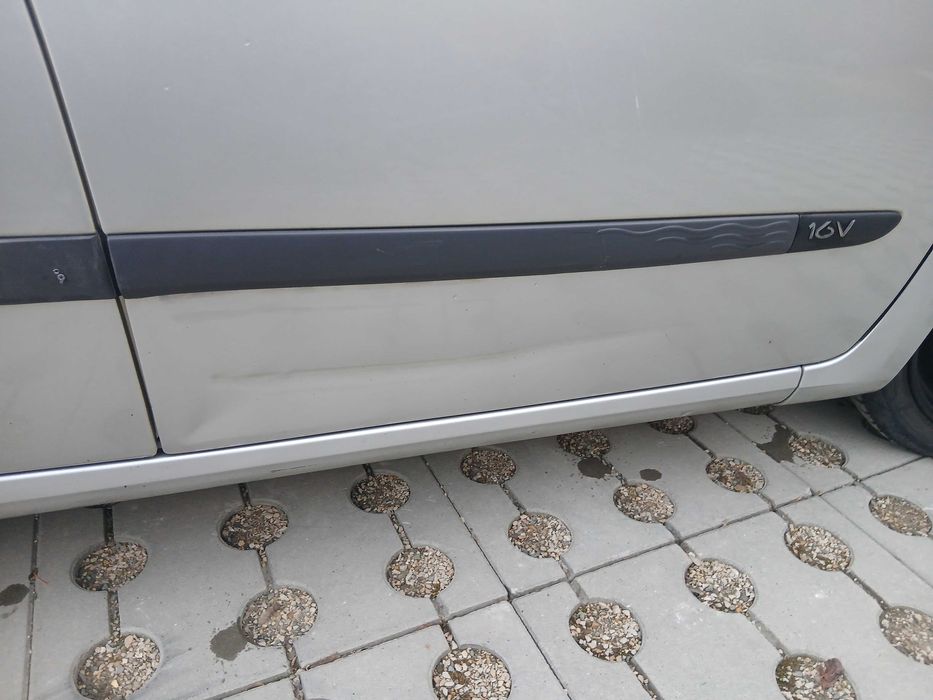 Samochòd Renault modus