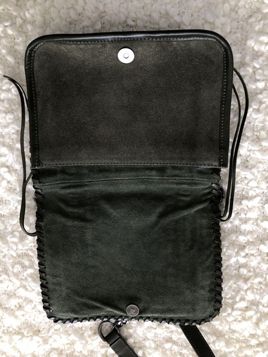 Mala suede verde caqui da Zara + portes