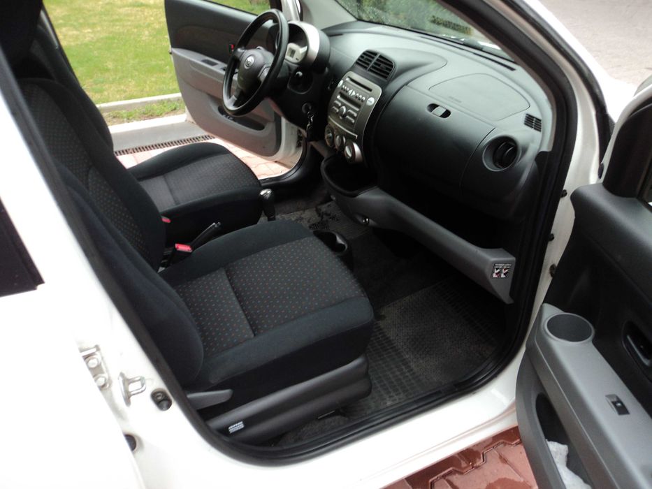 SUBARU JUSTY-DAIHATSU SIRION poj.998cm sam. osob.z LPG 2010 ROK.