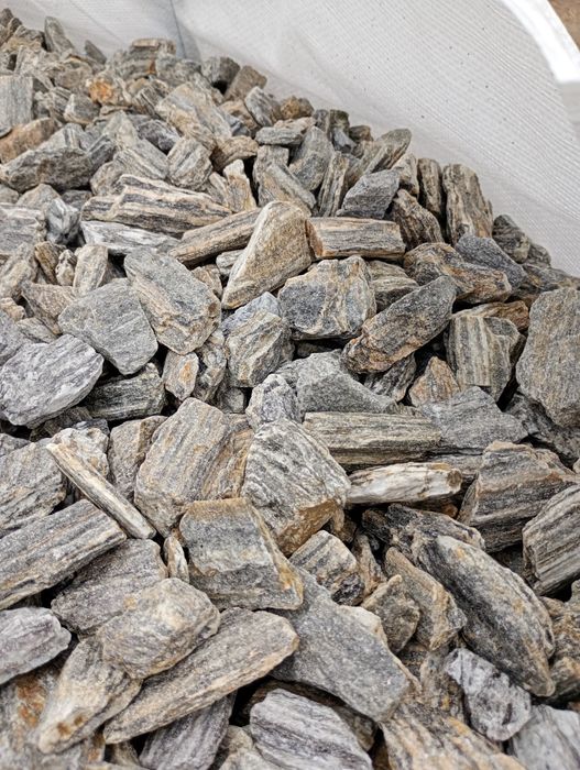 Kora kamienna, sosnowa, grys, otoczak, żwir, ziemia, kruszywo