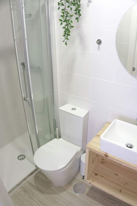 Arrendo quarto duplo com wc privativo Monserrate