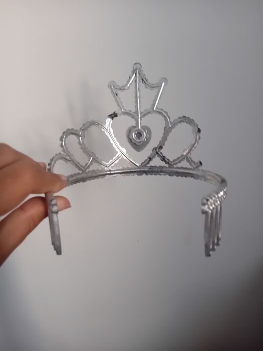 4 tiaras/coroas para crianças