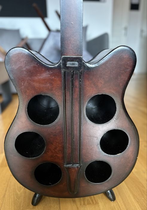 Stojak gitara na wina