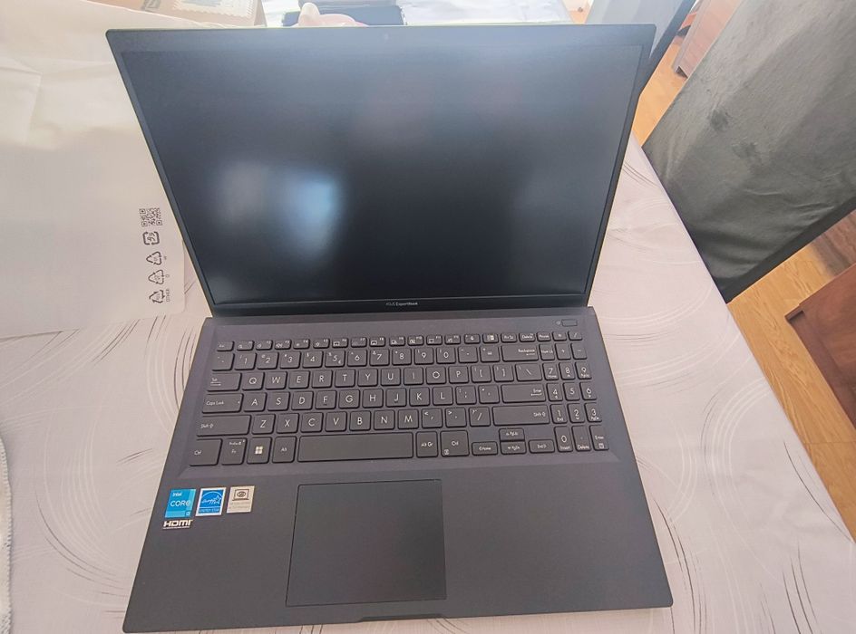 Sprzedam używany laptop Asus expert book B1500C