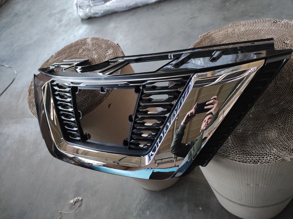 Решетка радиатора под Дистроник  Nissan Rogue 2017 2018 2019 2020