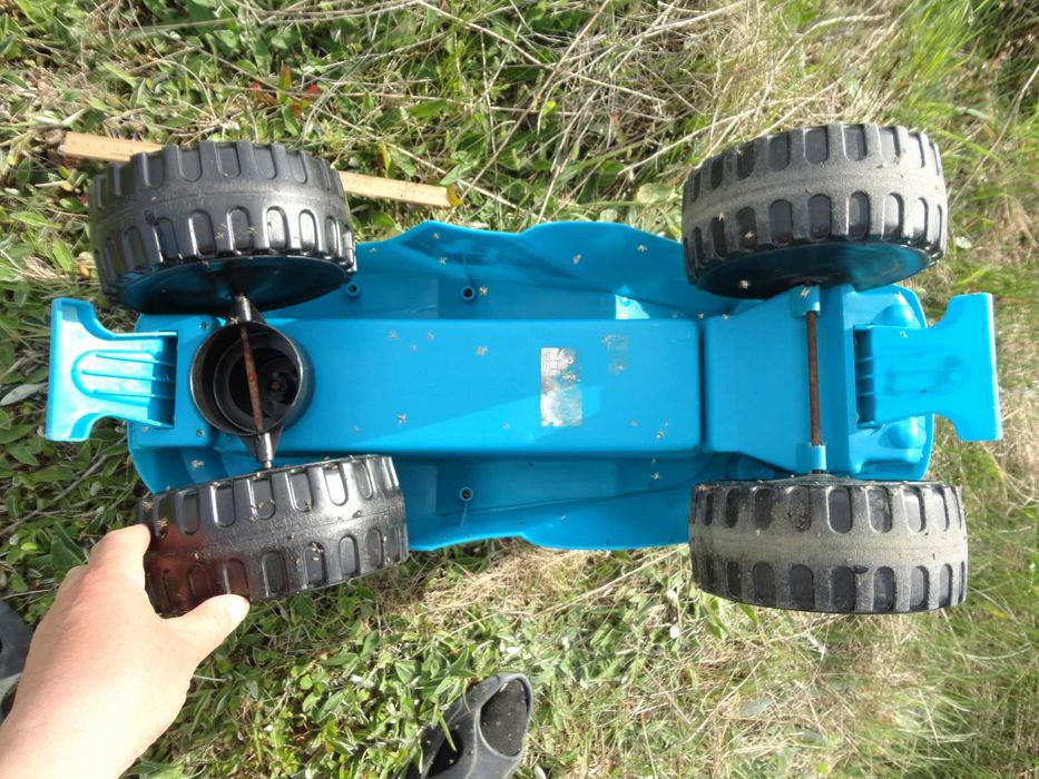 Велика дитяча машинка.