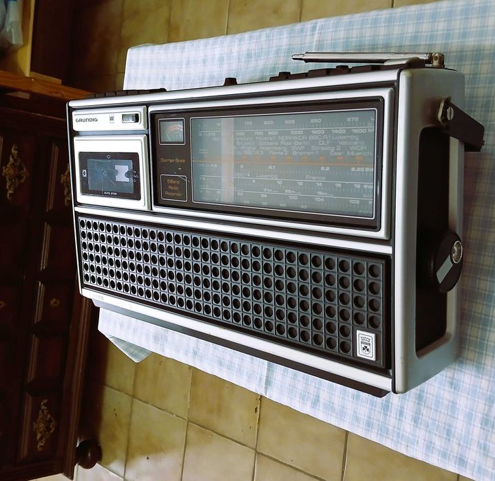 Rádio Grundig modelo C6500