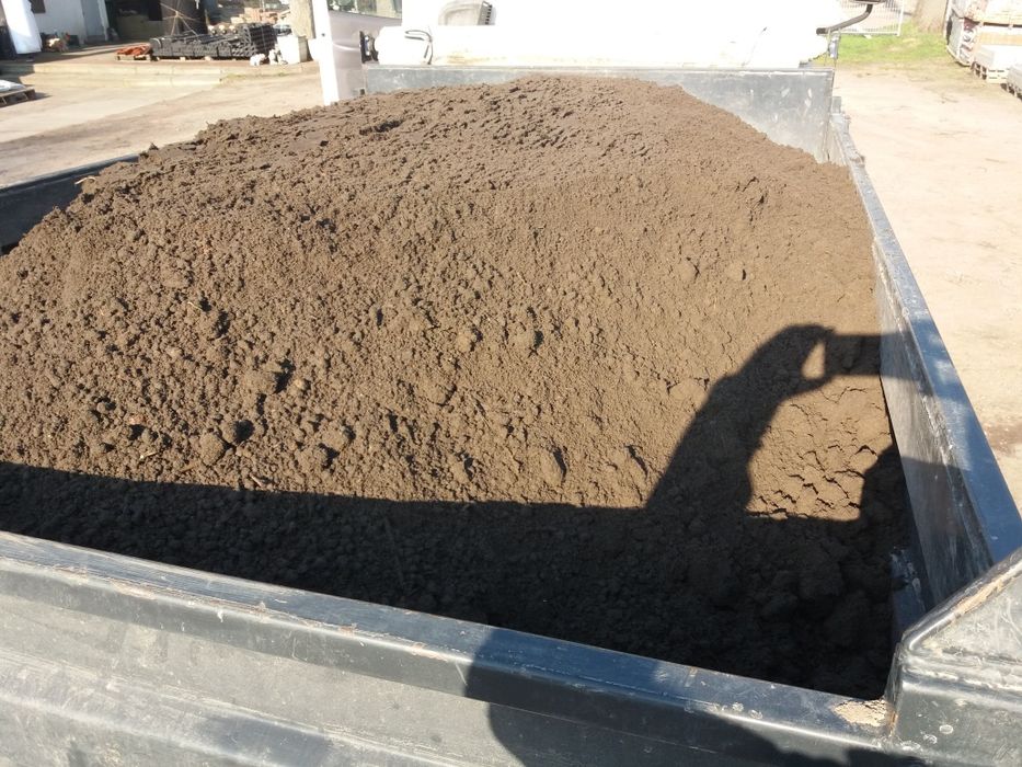 Piasek ziemia przesiana żwir suchy beton minikoparka