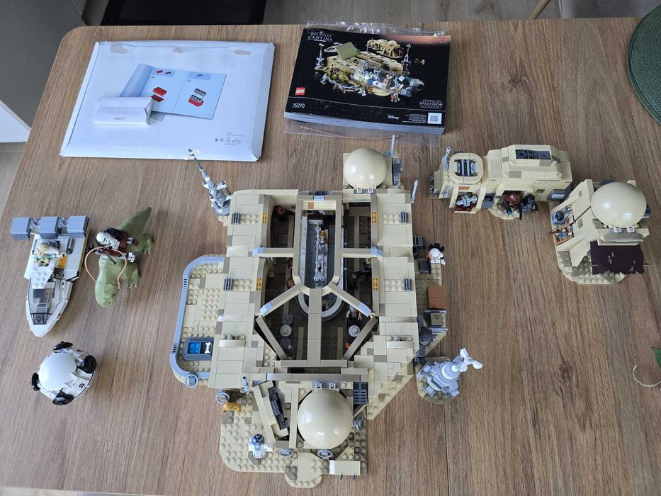 Komplet LEGO Star Wars 75290 Mos Eisley Cantina - jak nowe!
