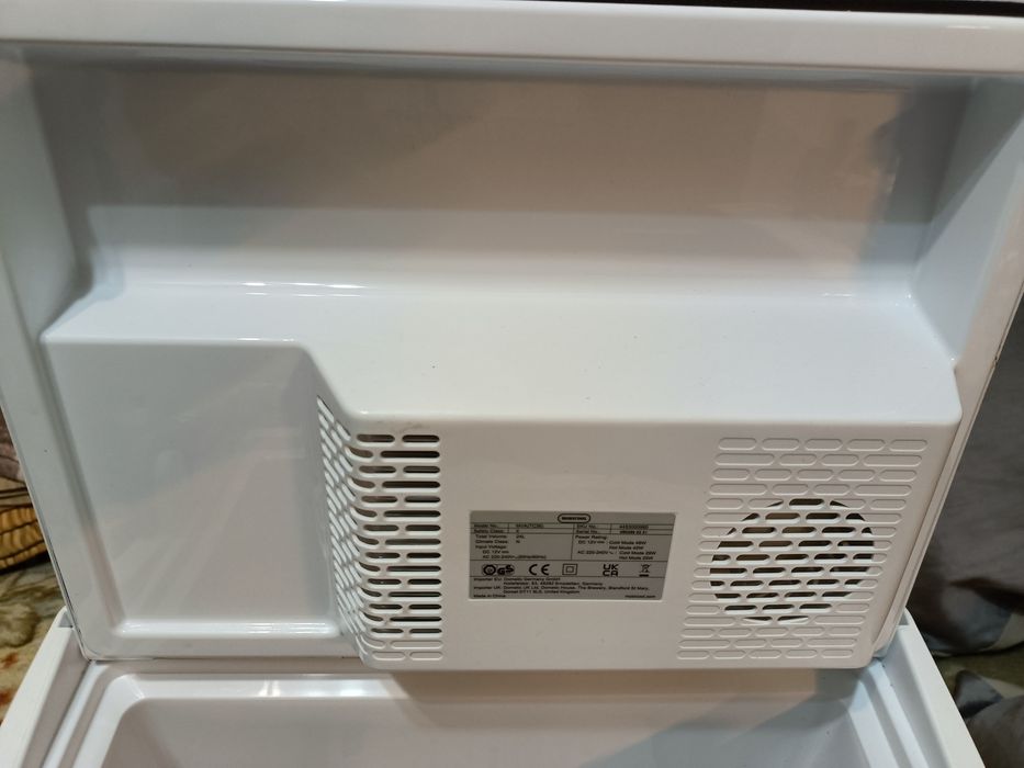 Geleira Elétrica Portátil (frio e quente para carro, casa,...) Mobicool/Crivit - 12V/230V - como novo