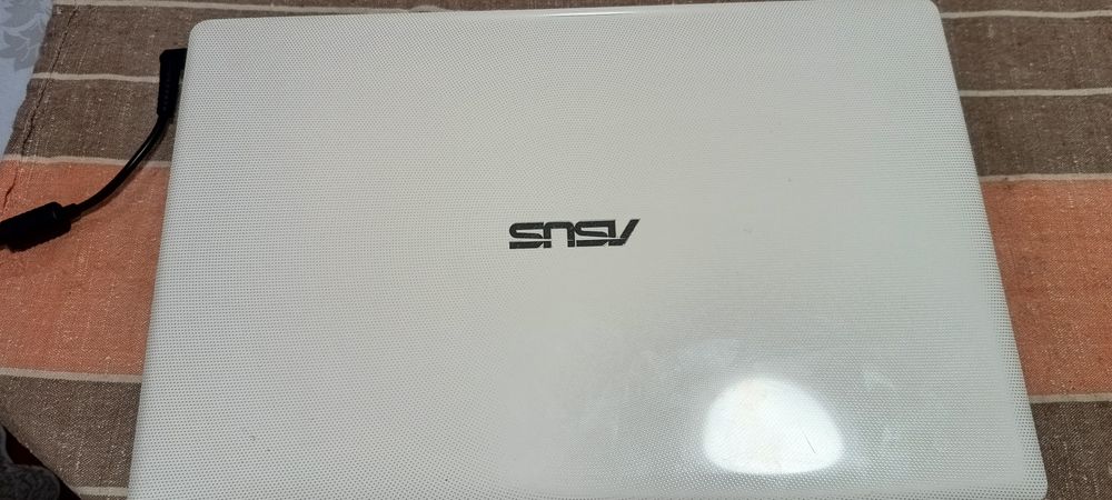 Ноутбук Asus x550c