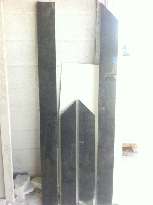 GRANITO/ PEDRA PRETO ANGOLA - 5 Peças Comprimento total 740 CM