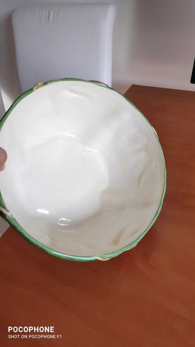 Saladeira decorativa verde e vermelha