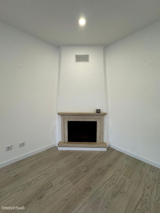 Fantástico Apartamento T2 Totalmente Remodelado com Parqueamento