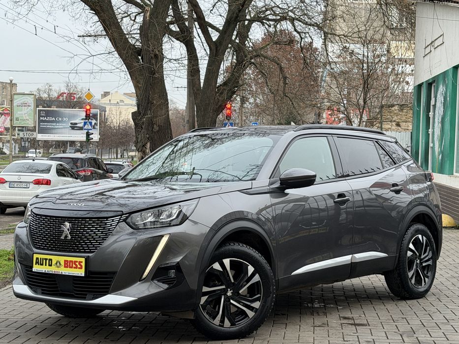 PEUGEOT 2008.               .