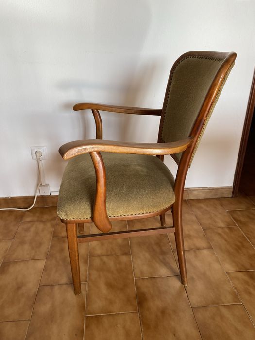 Três cadeiras tecido oliva