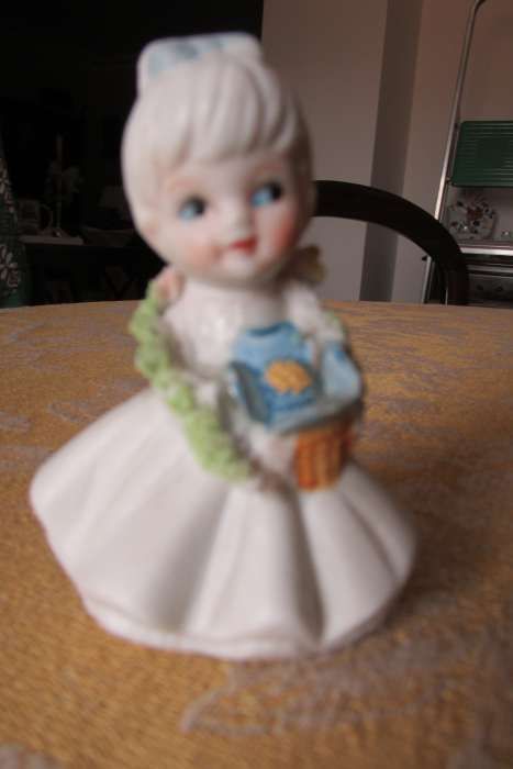 Bonecas decorativas em loiça